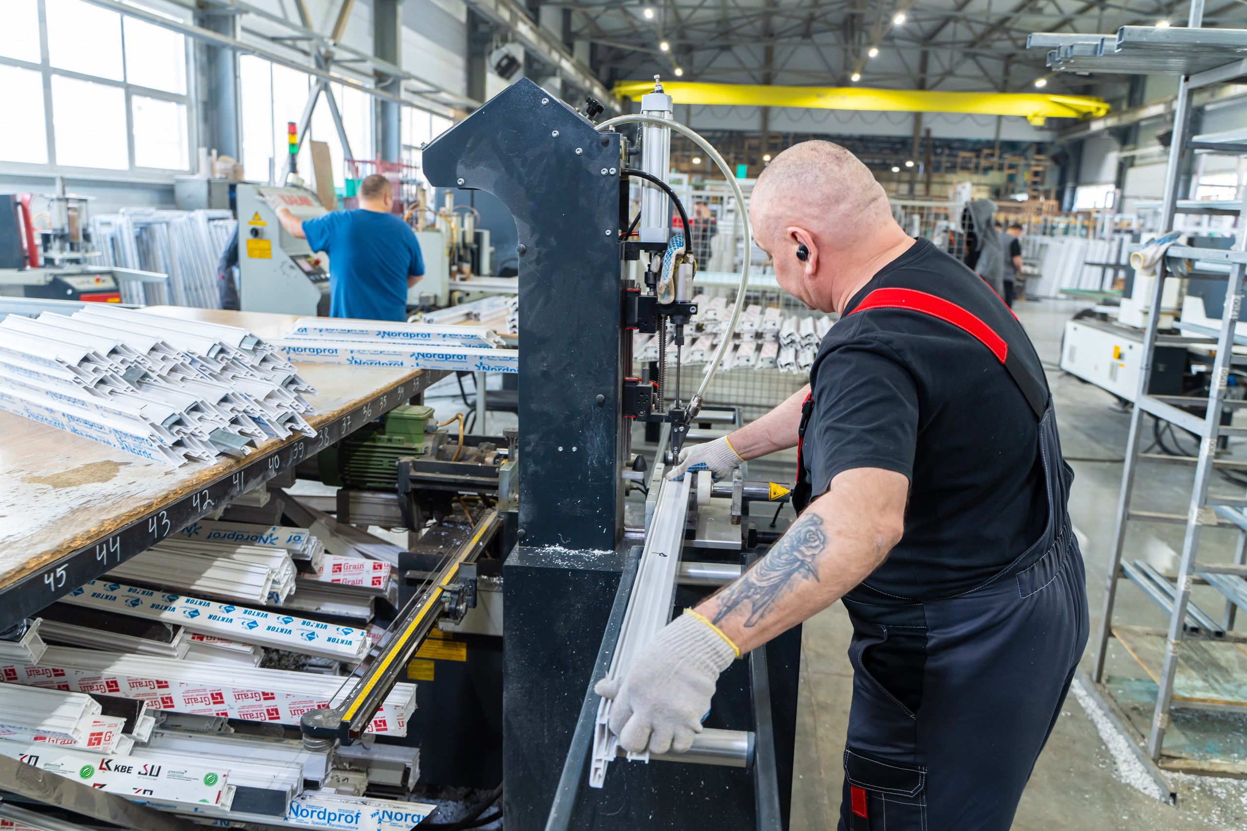 Обработка профиля на производстве